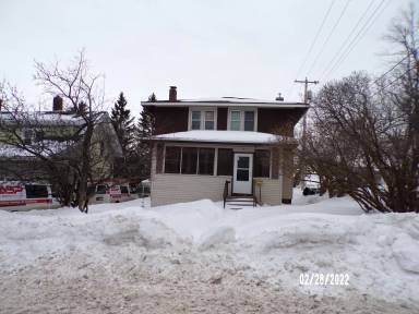 Main picture of 725 N 20th Ave E