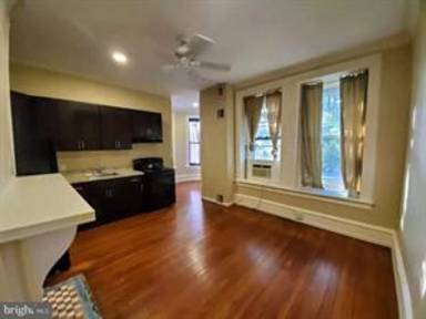 Main picture of 536 Main St