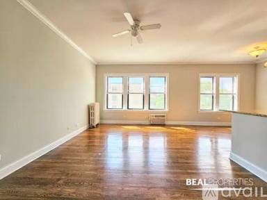 Main picture of 750 W Addison St