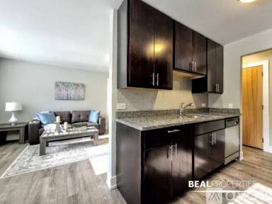 Main picture of 530 W Surf St
