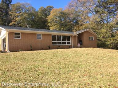 Main picture of 2949 Browns Mill Rd SE