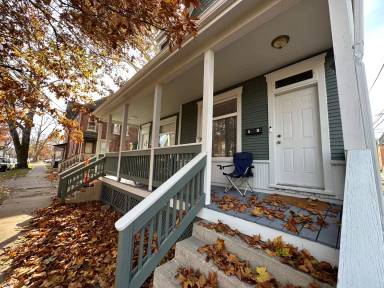 Main picture of 1557 Highland St