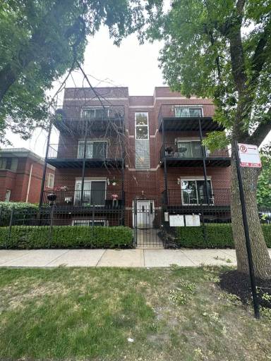 Main picture of 2651 E 74th St