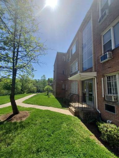 Main picture of 4000 E St SE