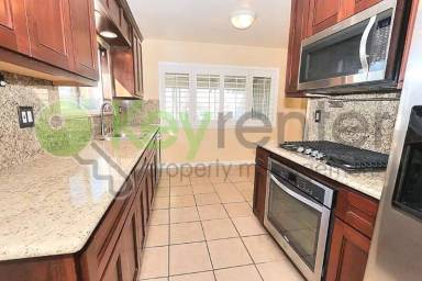 Main picture of 242 Santiago Ave