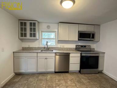 Main picture of 340 Manhattan Dr