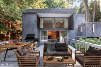 Main picture of 10 Pine Dr