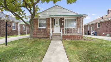 Main picture of 950 Detroit Ave