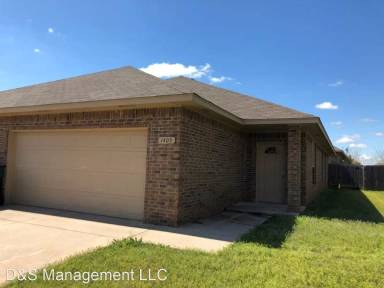 Main picture of 1405 Forrest Ridge Way