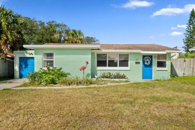 Main picture of 65 Alamanda Dr