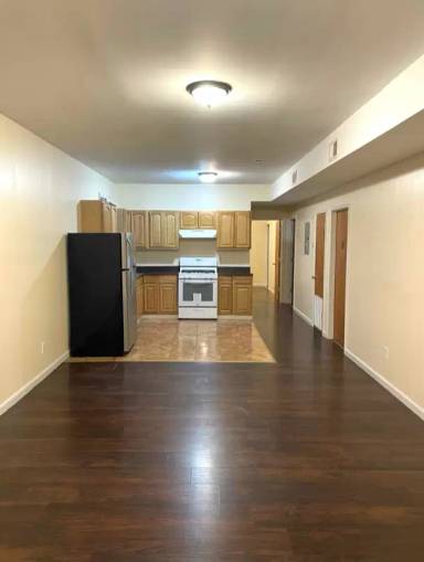 Main picture of 136 N 5th St