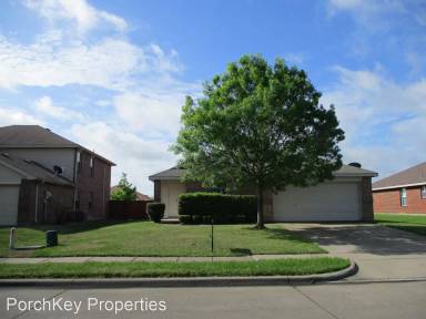 Main picture of 2721 Spencer Cir