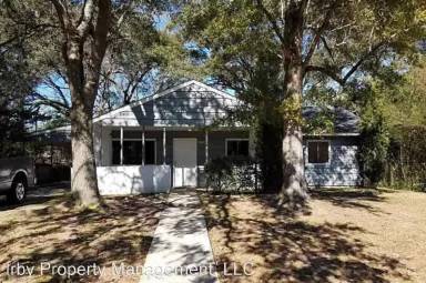 Main picture of 4016 Cresthaven Rd