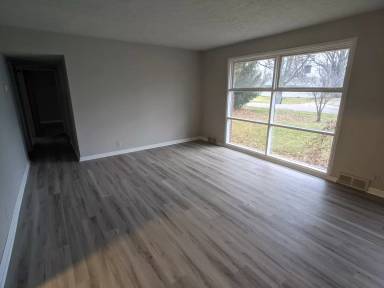 Main picture of 3824 S Lasalle St