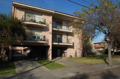 Main picture of 570 58th St