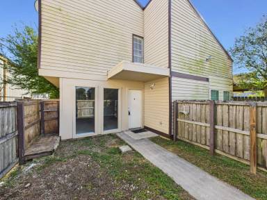 Main picture of 201 Fox Run Ave