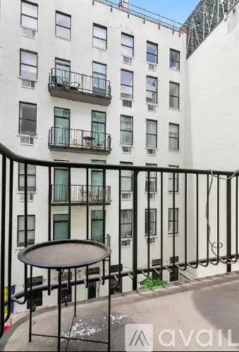 Main picture of 202 E 12th St