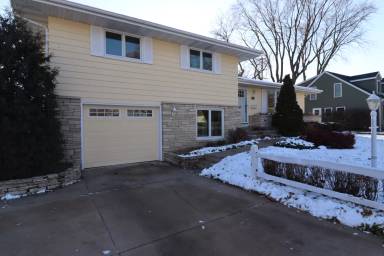 Main picture of 301 E McArthur St