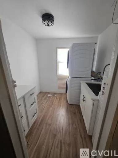 Main picture of 210 5th Ave