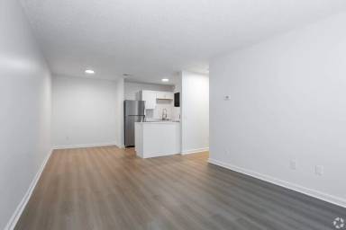 Main picture of 1015 Village Green Ct