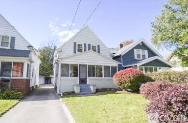 Main picture of 3531 Hazelhurst Ave
