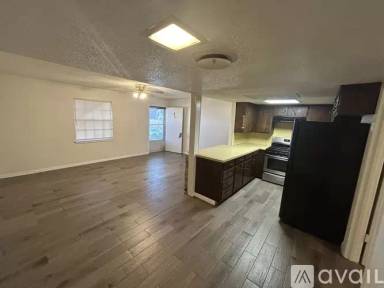 Main picture of 110 E Josephine St