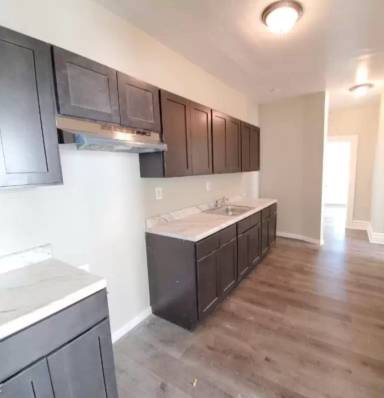Main picture of 917 Grove St