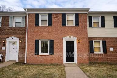 Main picture of 401 Olde Greenwich Cir