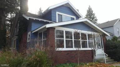Main picture of 556 Leonard St NE