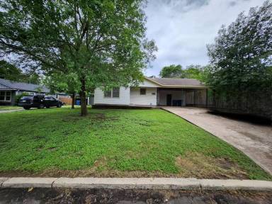 Main picture of 913 Prescott St