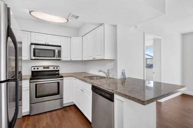 Main picture of 706 Executive Center Dr