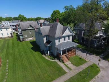 Main picture of 206 E Walnut St