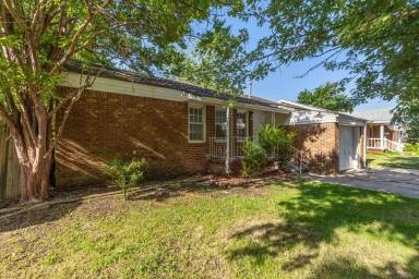 Main picture of 306 W Mimosa Dr