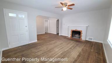 Main picture of 4227 N Maple St
