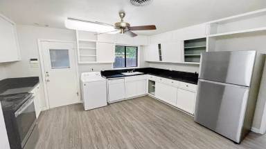 Main picture of 401 Glade St