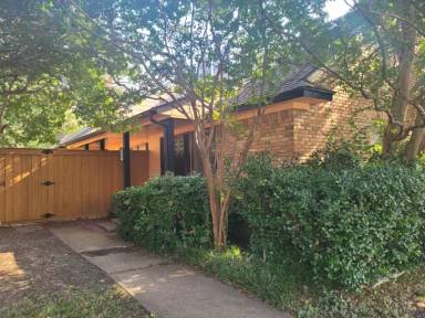 Main picture of 7945 Habersham Ln