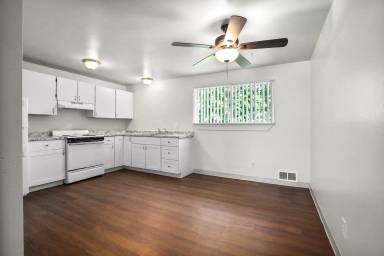 Main picture of 445 SW Tunison Ave