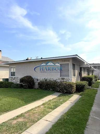 Main picture of 13916 Hawthorne Way