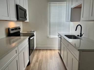 Main picture of 30 Sanford St