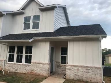 Main picture of 904 N Bush Ave