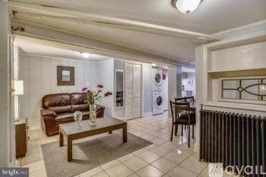 Main picture of 154 W St NW