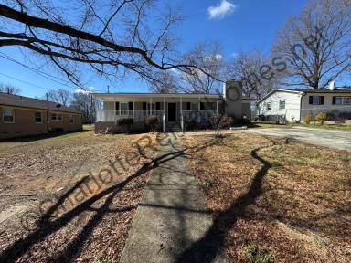 Main picture of 303 Turner St