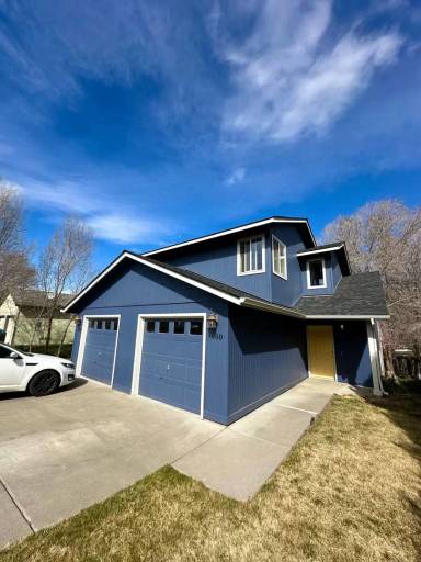 Main picture of 944 NE Hidden Valley Dr