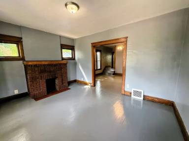 Main picture of 915 Highland Rd NE