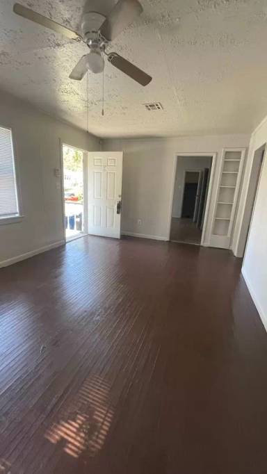 Main picture of 1931 N Florence Pl