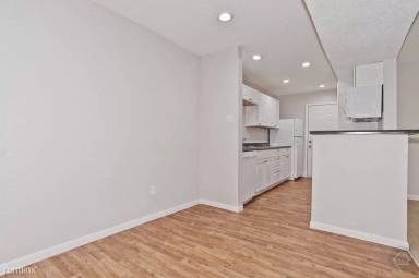 Main picture of Aden Crest Apartments