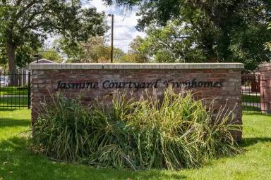 Main picture of 2811 Jasmine St