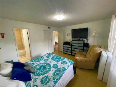 Main picture of 8630 SW 3rd St
