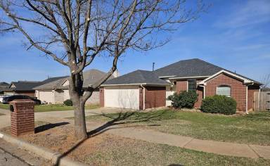 Main picture of 1925 E View Dr