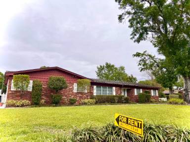 Main picture of 615 W Pipkin Rd